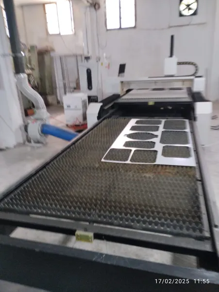 laser cutting machine   1500x3000 mm